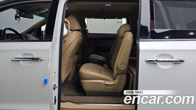 Kia Canival 2020 — photo 16