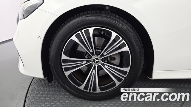 Mercedes-Benz E-Class 2025 — photo 5