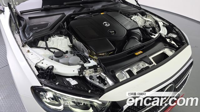 Mercedes-Benz E-Class 2025 — photo 6