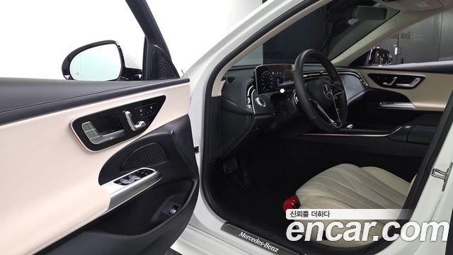 Mercedes-Benz E-Class 2025 — photo 13