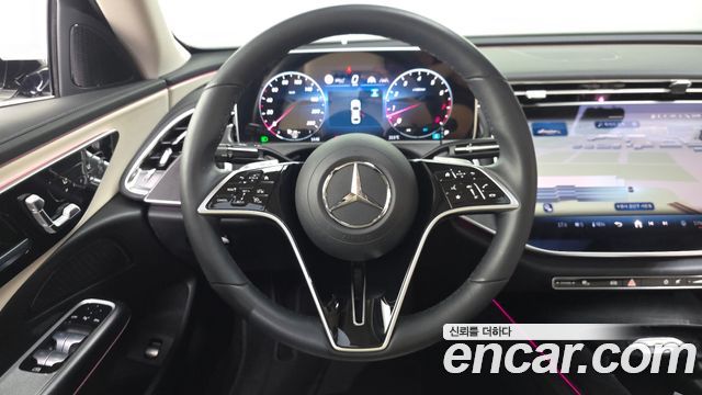 Mercedes-Benz E-Class 2025 — photo 19