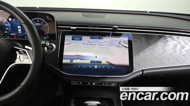 Mercedes-Benz E-Class 2025 — photo 20
