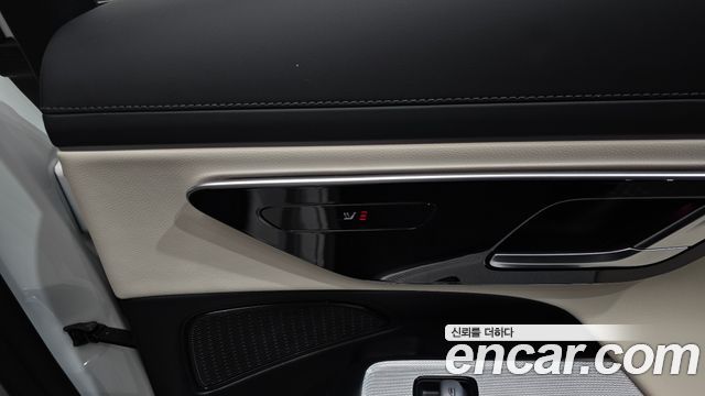 Mercedes-Benz E-Class 2025 — photo 24