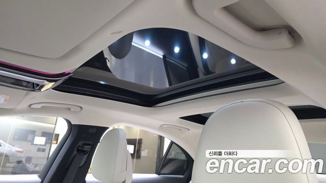 Mercedes-Benz E-Class 2025 — photo 25