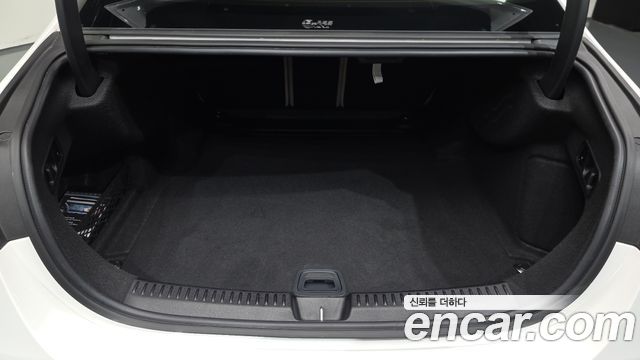 Mercedes-Benz E-Class 2025 — photo 26