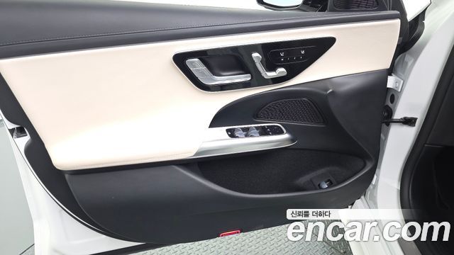 Mercedes-Benz E-Class 2025 — photo 14