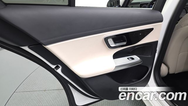 Mercedes-Benz E-Class 2025 — photo 15