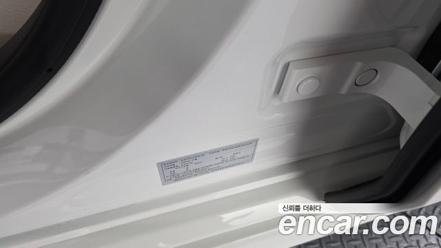 Mercedes-Benz E-Class 2025 — photo 28