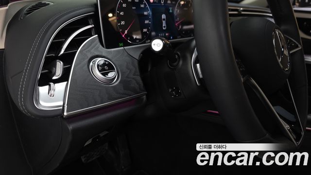 Mercedes-Benz E-Class 2025 — photo 29
