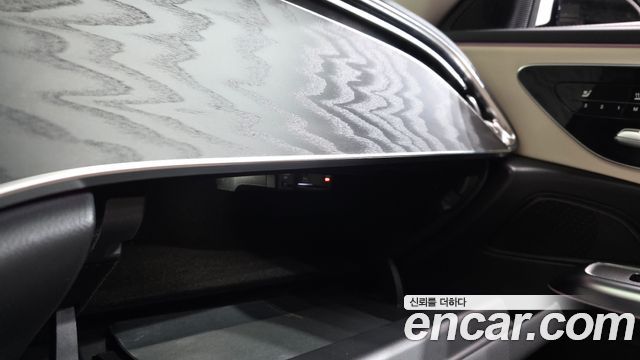 Mercedes-Benz E-Class 2025 — photo 30