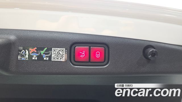 Mercedes-Benz E-Class 2025 — photo 32