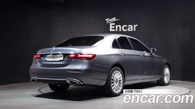 Mercedes-Benz E-Class 2023 — photo 2