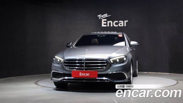 Mercedes-Benz E-Class 2023 — photo 3