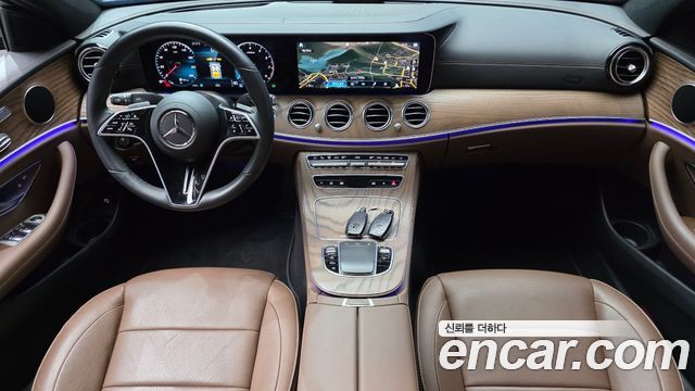 Mercedes-Benz E-Class 2023 — photo 10