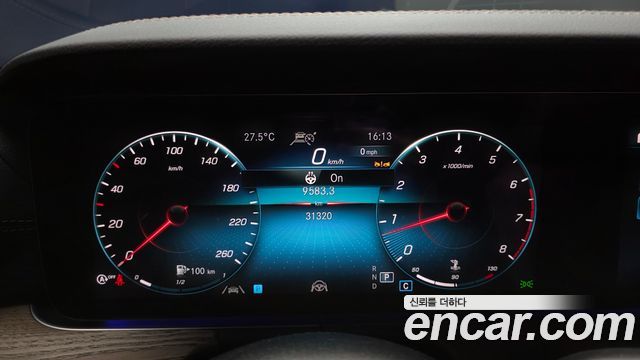 Mercedes-Benz E-Class 2023 — photo 11