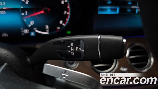 Mercedes-Benz E-Class 2023 — photo 12