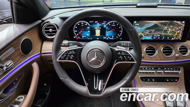 Mercedes-Benz E-Class 2023 — photo 19