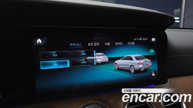 Mercedes-Benz E-Class 2023 — photo 21