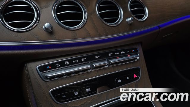 Mercedes-Benz E-Class 2023 — photo 22