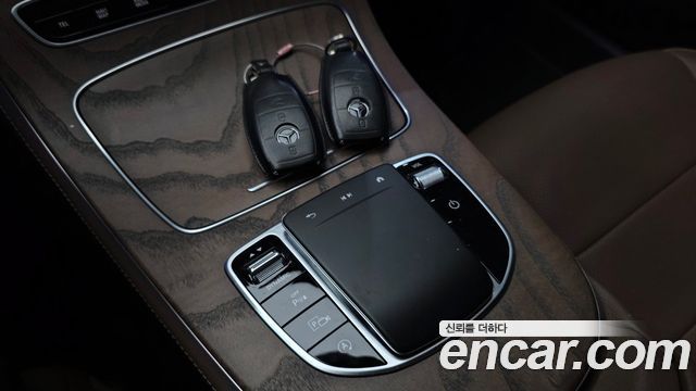 Mercedes-Benz E-Class 2023 — photo 23