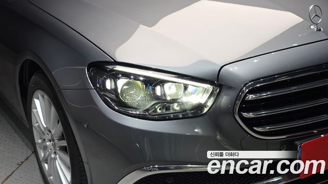 Mercedes-Benz E-Class 2023 — photo 8