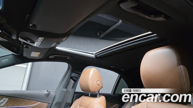 Mercedes-Benz E-Class 2023 — photo 27