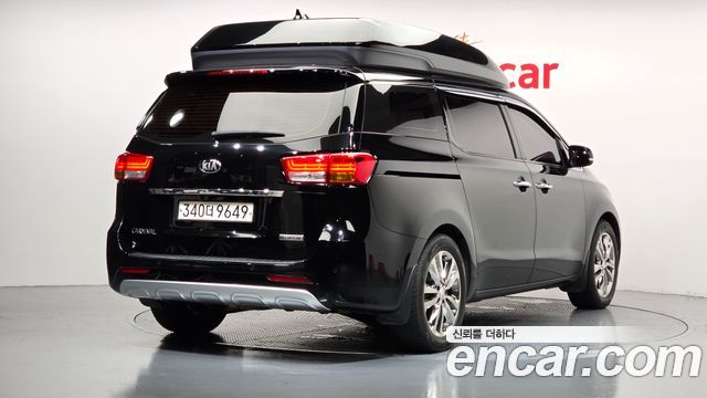 Kia Canival 2017 — photo 2