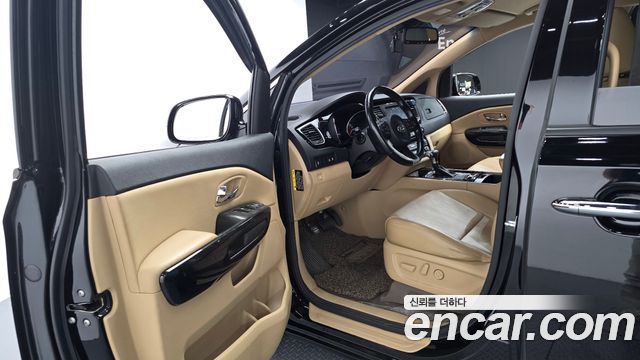 Kia Canival 2017 — photo 10