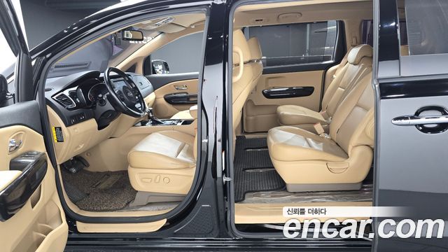 Kia Canival 2017 — photo 11