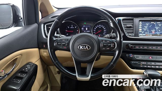 Kia Canival 2017 — photo 12