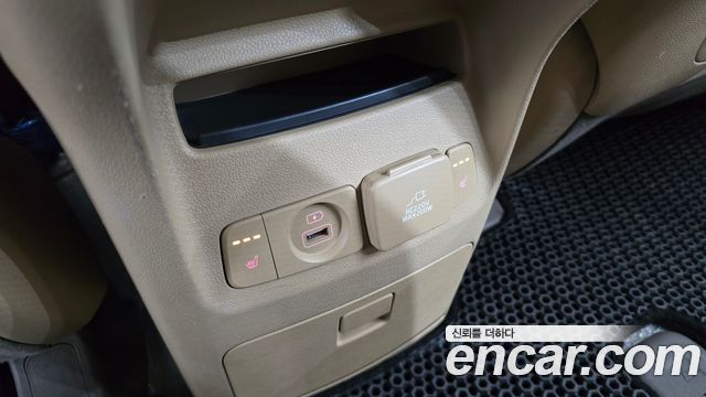 Kia Canival 2017 — photo 16