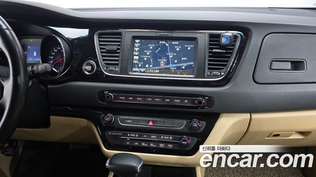 Kia Canival 2017 — photo 17