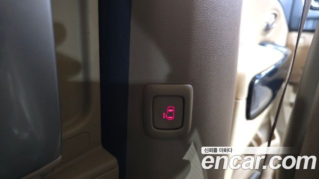 Kia Canival 2017 — photo 18