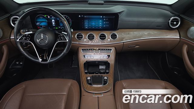 Mercedes-Benz E-Class 2021 — photo 10