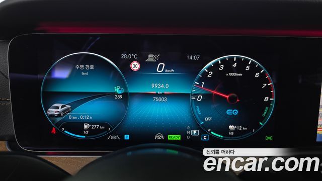 Mercedes-Benz E-Class 2021 — photo 11