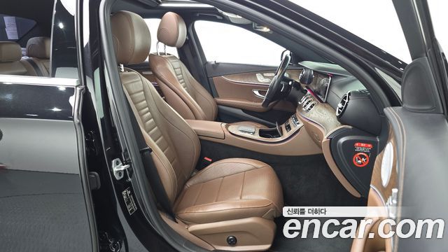 Mercedes-Benz E-Class 2021 — photo 17