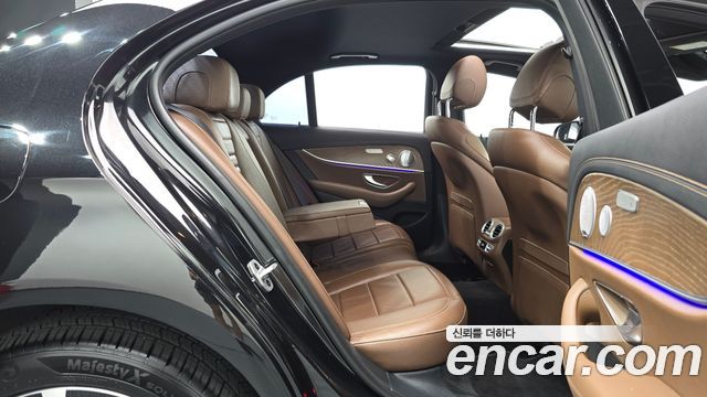 Mercedes-Benz E-Class 2021 — photo 18