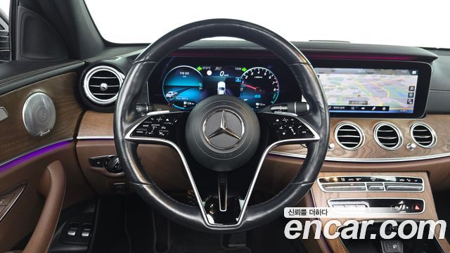 Mercedes-Benz E-Class 2021 — photo 20