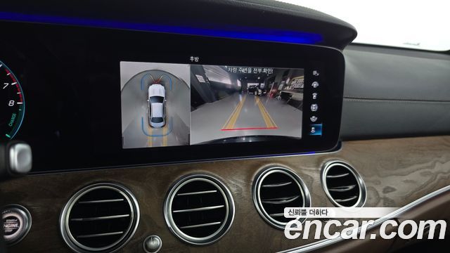 Mercedes-Benz E-Class 2021 — photo 21