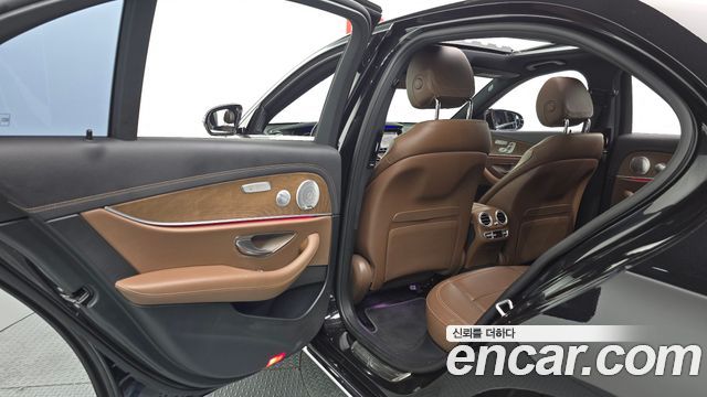 Mercedes-Benz E-Class 2021 — photo 16