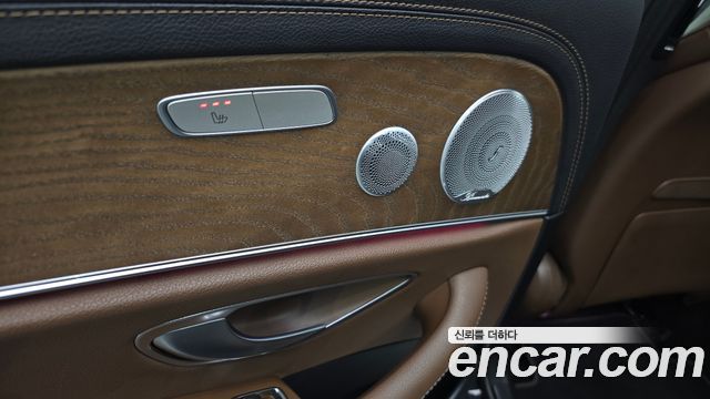 Mercedes-Benz E-Class 2021 — photo 28