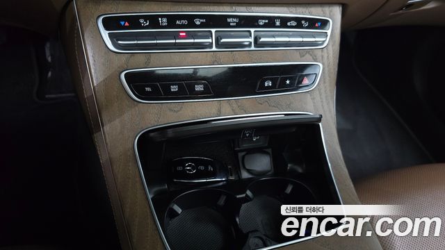 Mercedes-Benz E-Class 2021 — photo 31