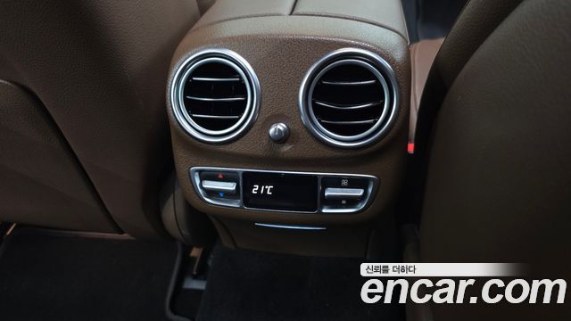 Mercedes-Benz E-Class 2021 — photo 32