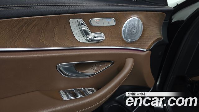 Mercedes-Benz E-Class 2021 — photo 34
