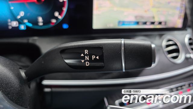Mercedes-Benz E-Class 2021 — photo 12