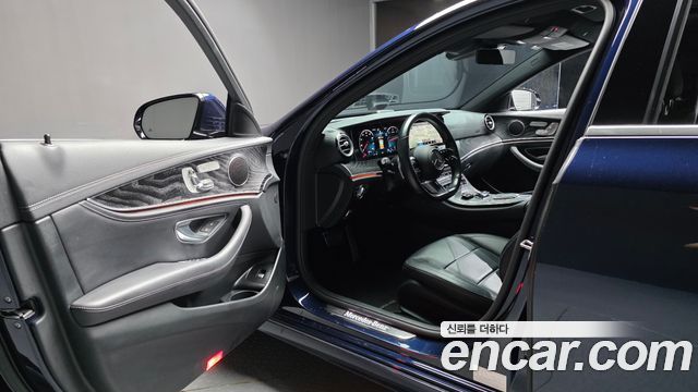 Mercedes-Benz E-Class 2021 — photo 13