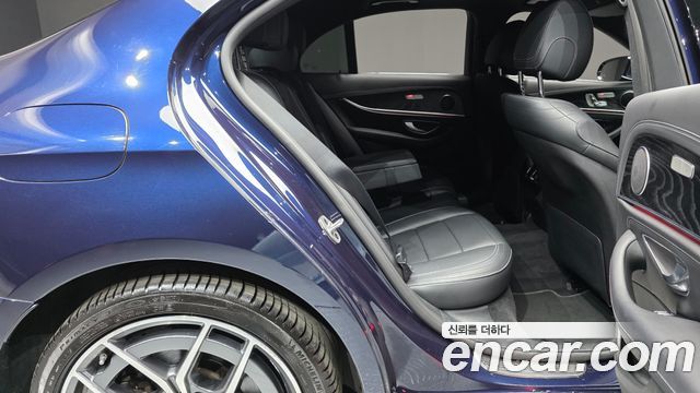 Mercedes-Benz E-Class 2021 — photo 17