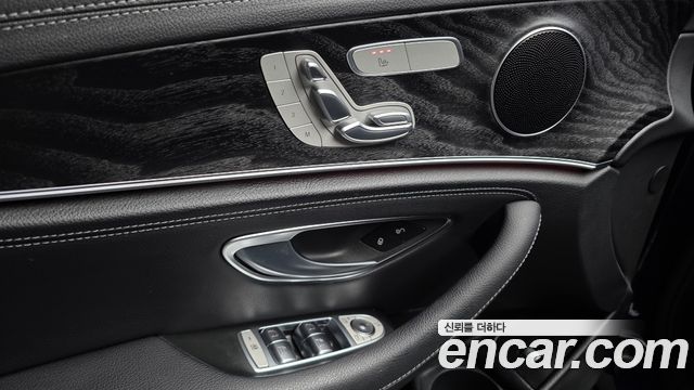 Mercedes-Benz E-Class 2021 — photo 25