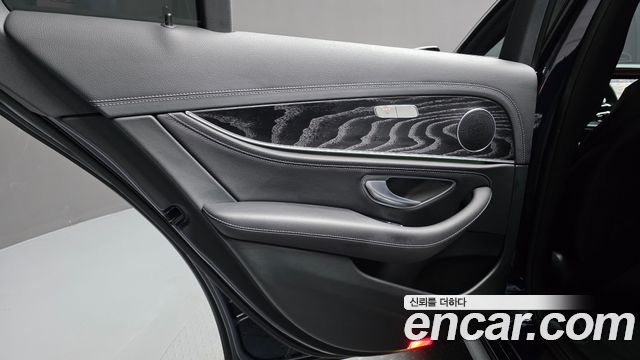 Mercedes-Benz E-Class 2021 — photo 15