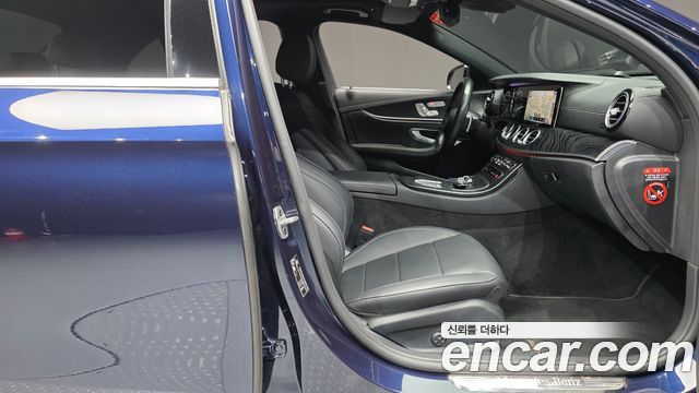 Mercedes-Benz E-Class 2021 — photo 16